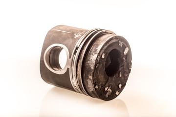 Piston stuck with valve fragment is broken