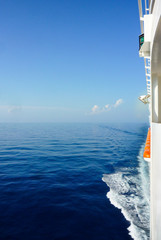 Traumreise Mittelmeerkreuzfahrt auf Kreuzfahrtschiff - Dream vacation or holiday Mediterranean...