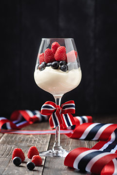 cheese cake in a glass with berries and norwegian flag