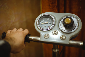 Old training machine, antique shop.