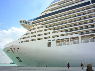 MSC Cruises Kreuzfahrtschiff im Hafen von La Goulette in Tunis, Tunesien - Cruiseship or cruise...