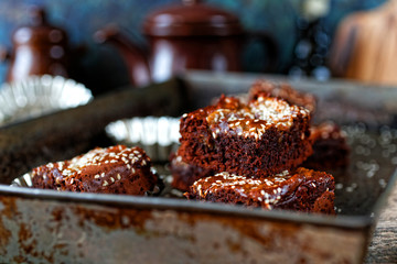 Simple brownie with halvah and sesame