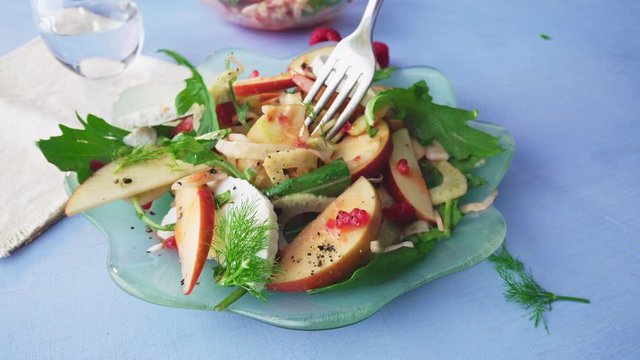 Spinatsalat mit Pfirsich und Fenchel