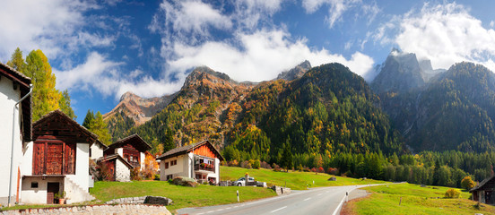 Fototapeta na wymiar Sharp peaks of the autumn Alps
