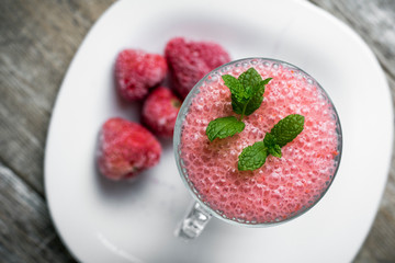 koktail truskawkowy, owoc, strawbery, drink, jogurt, deser, glases, koktail, mleczko, shake, zdrowa, swiezy, słodki, napoje, czerwień, sok, śniadanie