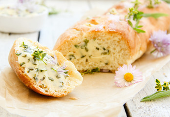 Kräuterbaguette Kräuter Baguette Brot Grillen Knoblauchbaguette 