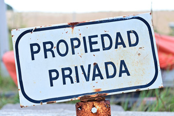 Sign of "Private property" in spanish