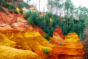 Le Sentier des Ocres (The Ocher Trail). Roussillon, Provence / France