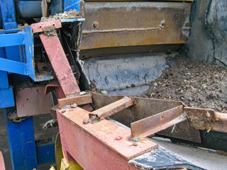 The Unloading Part of the Plate Chain Conveyor and The Receiving Part of the Belt Conveyor. It Can Be Used in Design Work