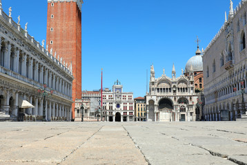 Fototapeta premium empty square of Venice without people caused Lockdown by Corona