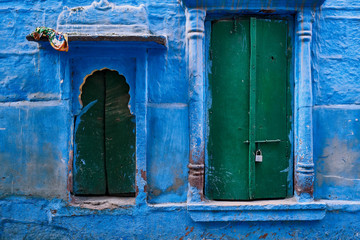Obraz na płótnie Canvas Blue house facade in streets of of Jodhpur, also known as Blue City due to the vivid blue-painted Brahmin houses, Jodhpur, Rajasthan, India