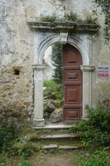 Fototapeta na wymiar Tür am Kloster Panagia von Arkoudila im Süden von Korfu