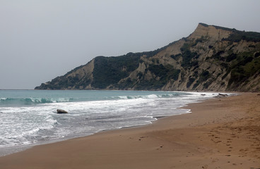 Strand und Steilküste am Kap Asprokavos, Korfu