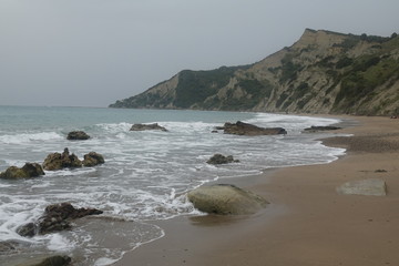 Strand und Steilküste am Kap Asprokavos, Korfu