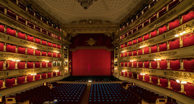 Teatro Alla Scala" Immagini - Sfoglia 889 foto, vettoriali e video Stock |  Adobe Stock