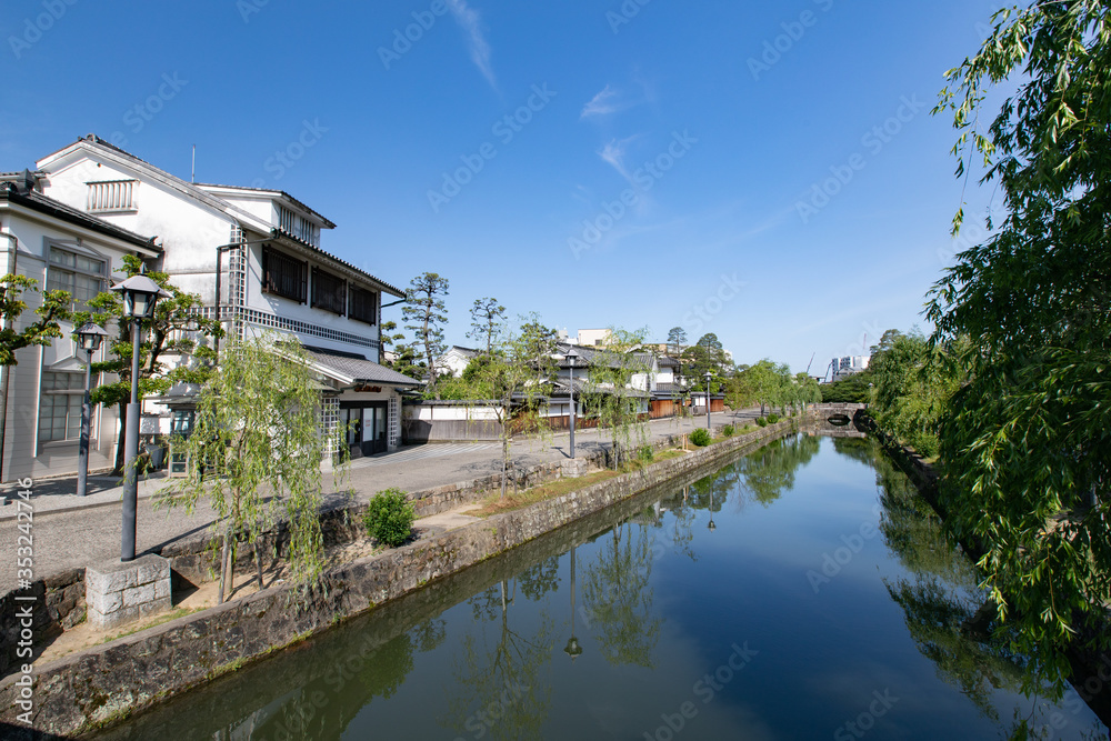 Wall mural 倉敷美観地区 -江戸幕府の直轄地「天領」ロマン薫る美しい町並み-