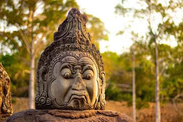 Obraz premium Piękny widok na świątynię Angkor Thom w Siem Reap w Kambodży.