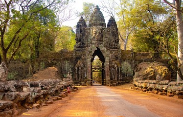 Naklejka premium Piękny widok na świątynię Angkor Thom w Siem Reap w Kambodży.