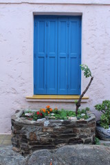 Fototapeta na wymiar Blue wooden window shutter in house located in Mediterranean seaside village of Collioure, southern France