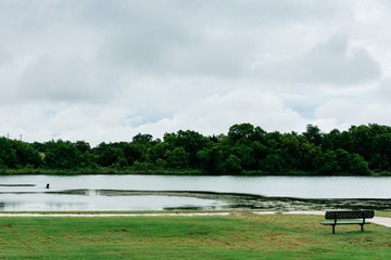 Obraz premium Serene waterfront view in Anna, Texas, on an overcast spring afternoon. Anna is a northern suburb of the Dallas Fort-Worth Metroplex. 
