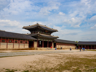 Fototapeta premium Gyeongbokgung Palace in Seoul, South Korea : SEP 19, 2019.