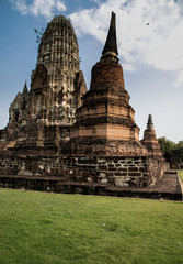 Fototapeta premium Wat Ratcha Burana, Ayutthaya historical park, Thailand