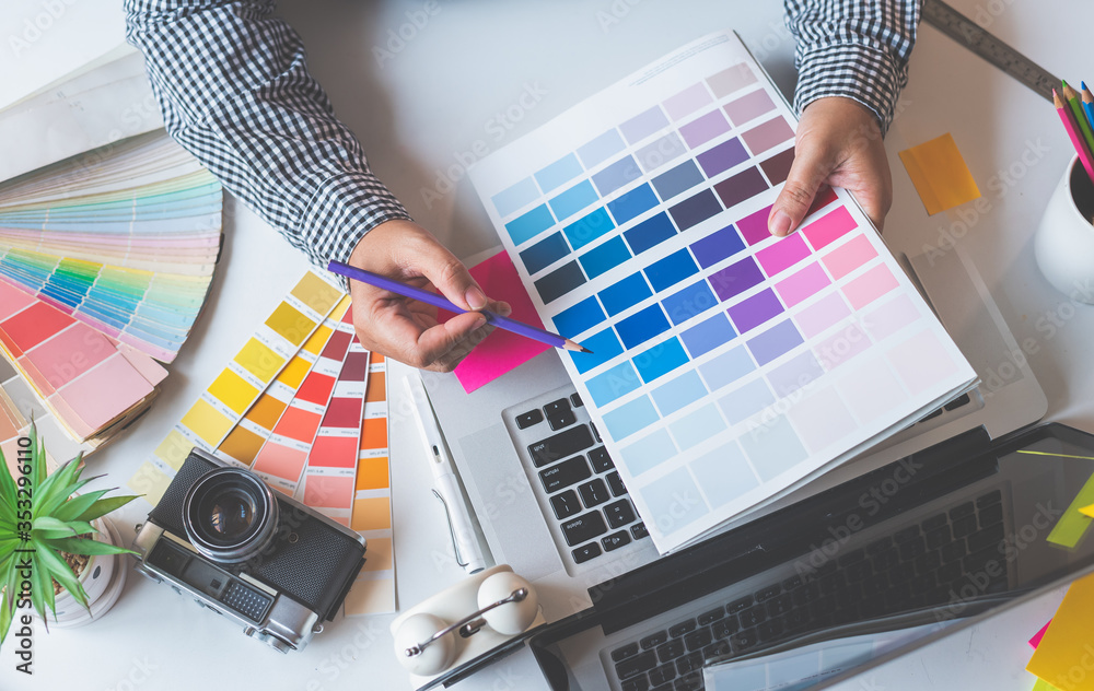Fototapete The graphic designer creative team is currently working on the design and color selection on the guide color for advertising design.