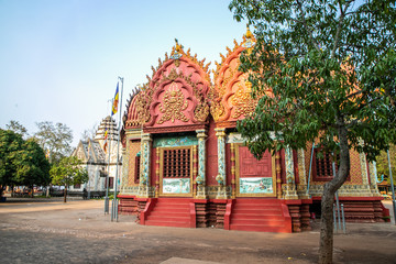  Wat Hanchey, a Buddhist temple near Kampong Cham city, Cambodia - obrazy, fototapety, plakaty