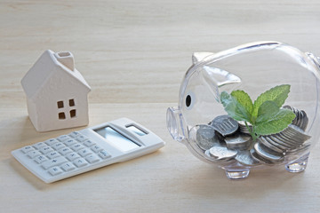 貯金箱　白い家　電卓