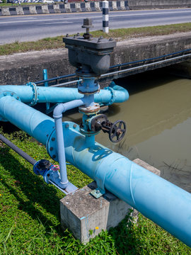 Control knobs for big water blue pipes