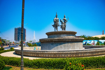 Obraz premium A beautiful view of Royal statues at Phnom Penh, Cambodia.