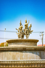 Fototapeta premium A beautiful view of Royal statues at Phnom Penh, Cambodia.