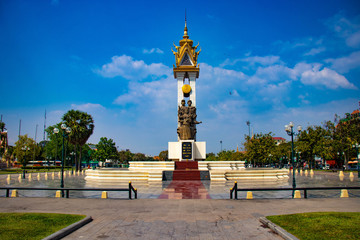 Obraz premium A beautiful view of Cambodia Vietnam Friendship Monument at Phnom Penh.