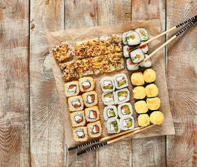 Tasty Roll set with chopsticks