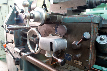 Obraz na płótnie Canvas close up lathe machine handle control