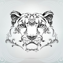 The head of a snow leopard in an ornament