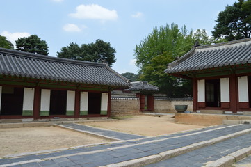 Fototapeta na wymiar Traditional Korean Architecture in Seoul, Korea