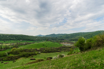 Fototapeta na wymiar Bieszczady panorama miejsce po wiosce 