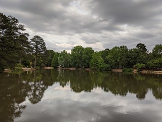 Obraz na płótnie Canvas clouds over the lake