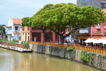 Fototapeta na wymiar Canal in Malacca, Malaysia, with Colorful Buildings