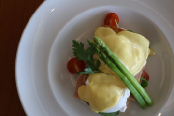 Eggs benedicts, Poached eggs on brioche bun,
turkey bacon, asparagus and
top with hollandaise sauce