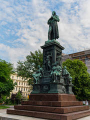 Obraz premium The monument of Friedrich Schiller in Vienna