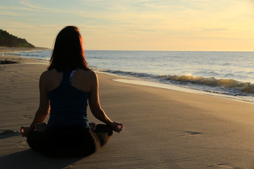 Fototapeta na wymiar Yoga and meditation on the beach