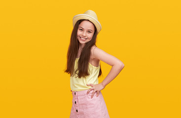 Naklejka premium Confident teenager in stylish outfit