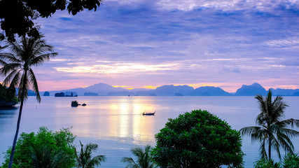 Obraz premium colorful sky with fog before sunrise at Koh Yoa Noay, Ka Bi province ,Thailand.