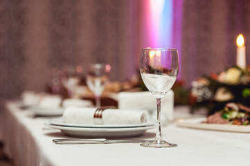 Simple and elegant wedding or festive table setting.