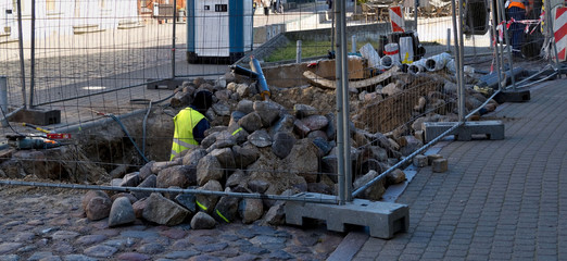 Emergency repair of engineering networks. Replacing old pipelines. Fencing with a temporary fence...