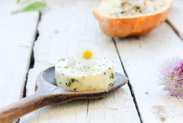 Kräuterbutter Kräuter Butter Wildkräuter essbare Blüten