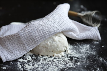 we cover the dough with a towel so that it lies down, we prepare delicious and wrong food at home