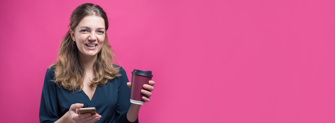 Obraz na płótnie Canvas Glamor woman with a drink of coffee on a pink background